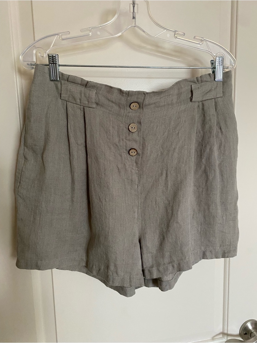 Charlie B 100% linen pleated shorts in sage green, size 12